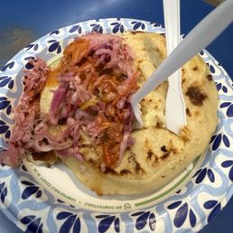 Loroco con queso pupusa