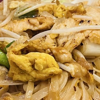 Swaddee Thai - Close-up of chicken pad Thai - Thai Near Me - Flagstaff, Arizona Swaddee Thai - Close-up of chicken pad Thai - Thai Near Me - Flagstaff, Arizona