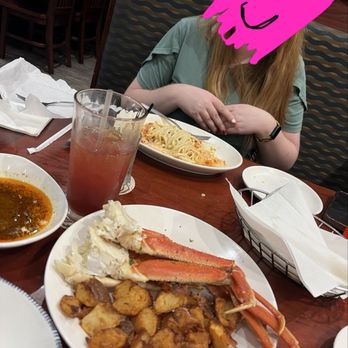 Red Lobster - Small portion of Lobster & Shrimp Linguini + Bairdi Crab - Seafood Near Me - Las Vegas, Nevada Red Lobster - Small portion of Lobster & Shrimp Linguini + Bairdi Crab - Seafood Near Me - Las Vegas, Nevada