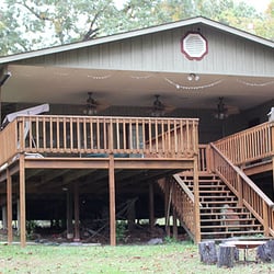 Pine Cove Cabin - Large back deck overlooking the lake. Great place to stay for fishing Lake O' The Pines, exploring Jefferson TX and all of East