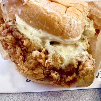 EARL Kapolei - Chicken Sandwich with Creamy Garlic - Sandwiches Near Me - Kapolei, Hawaii