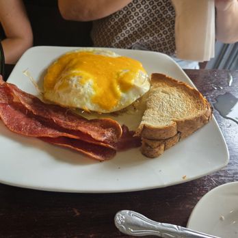 White Wolf Cafe - Casper's Call - New American Near Me - Orlando, Florida