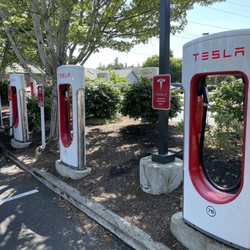 Tesla Supercharger Springfield - Chargers