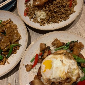 Koh Lipe - Pad See Ew, Kua Gling, Pad Gra Pao - Thai Near Me - Toronto, Ontario