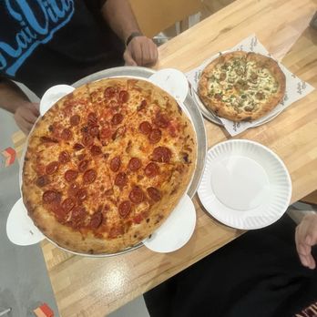 Arthur Mac's Little Snack - Pepperoni and sausage with herbs pizza - Pizza Near Me - Emeryville, California