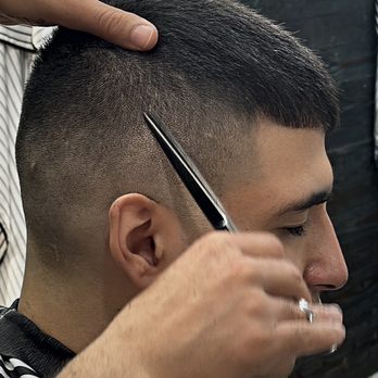 ROWDY Barber Shop - Haircut by Moh - Barbers Near Me - Hamburg, HH