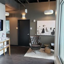 Gary Wahlers Hairstylist - Waiting area