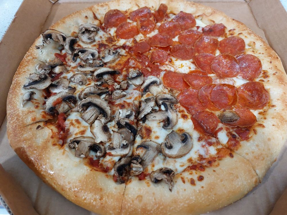 PIZZA HUT - Updated October 2025 - 22 Photos & 20 Reviews - 536 Market