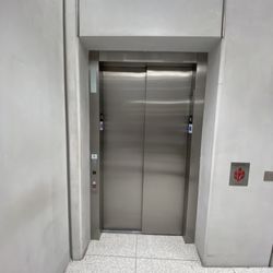 Zara - Schindler 3300XL elevator, Zara The Mall at Green Hills