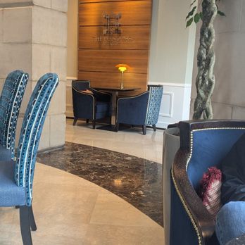 Europa Hotel - The piano bar - Hotels Near Me - Belfast, BFS