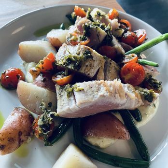 Half Shell - Seared rare Westport Albacore Tuna - Bars Near Me - Seattle, Washington