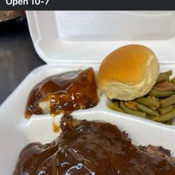 Mrs. Vernie's - Hamburger steak plate