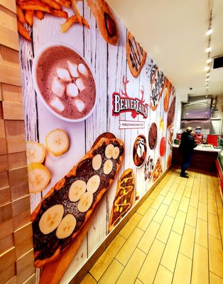 BeaverTails- Queues de Castor (Banff East) by null
