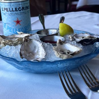 Cutters Crabhouse - Seafood Near Me - Seattle, Washington