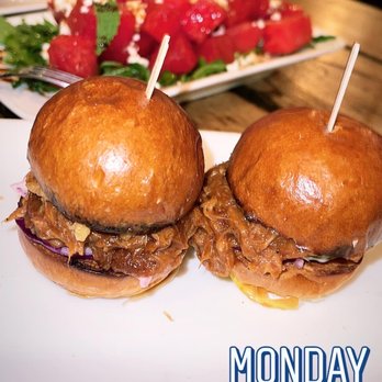 Idle Hour - Yummy Pulled Pork... So cute... - American Near Me - Los Angeles, California