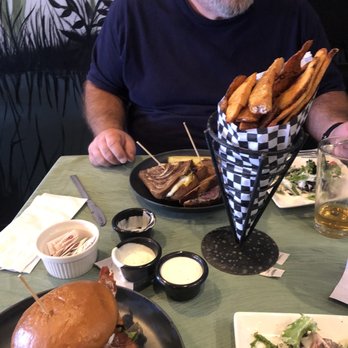 Spade And Spatula - Gastropubs Near Me - Blue Jay, California