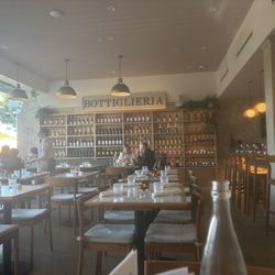 ALL ROADS Pinseria + Enoteca - Nice atmosphere
