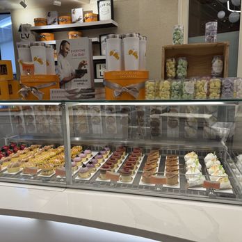 Dominique Ansel - Pastries, cakes - Bakeries Near Me - Las Vegas, Nevada