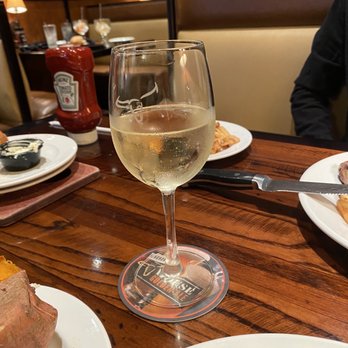 LongHorn Steakhouse - Cupcake Wine - Steakhouses Near Me - Boardman, Ohio