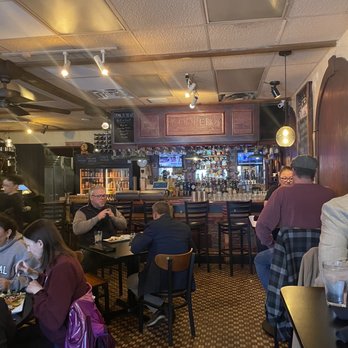 Cooper's on 5th - people sitting at tables in a restaurant - New American Near Me - West Des Moines, Iowa Cooper's on 5th - people sitting at tables in a restaurant - New American Near Me - West Des Moines, Iowa