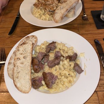 Twisted Fork Grill and Bar - Smoked Gouda Mac ' n Cheese with steak - American Near Me - Omaha, Nebraska
