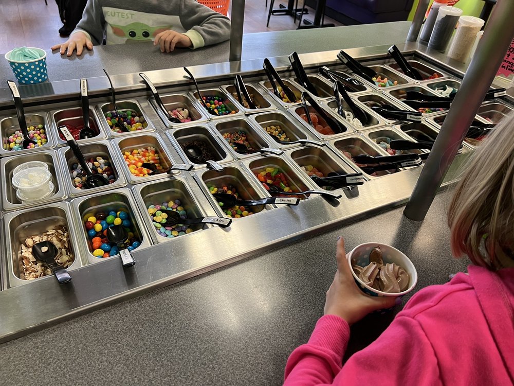 Hoppy's FroYo Logo