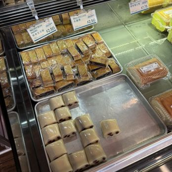 Chiu Quon Bakery & Dim Sum - Bakeries Near Me - Chicago, Illinois