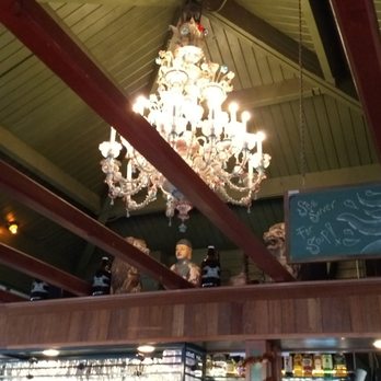 Highland Pub & Brewery - Beautiful Venician Chandelier above the bar - Breweries Near Me - Gresham, Oregon