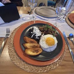 Don Arepacho - Pabellón Criollo