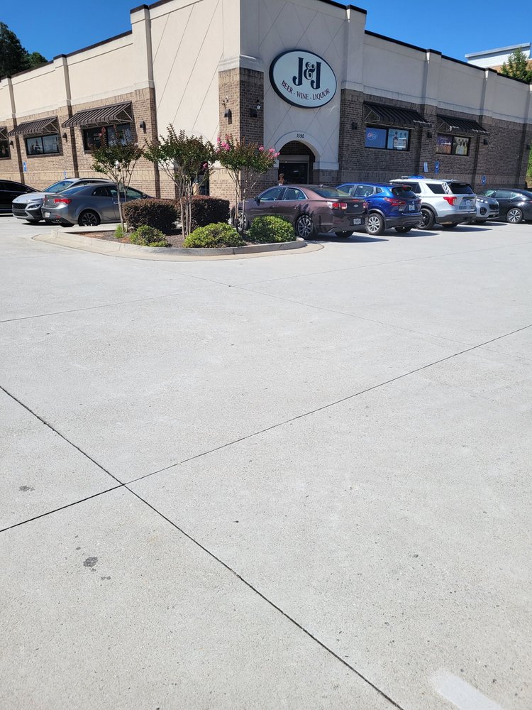 J & J LIQUOR Updated June 2024 39 Photos & 24 Reviews 1590 Hudson