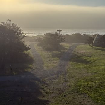 Pacific Reef - The view from the oceanfront rooms . - Resorts Near Me - Gold Beach, Oregon