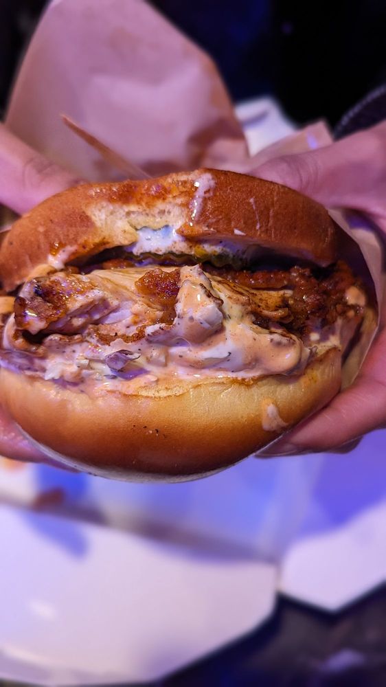 BUNS ON FIRE Updated May 2024 37 Photos & 23 Reviews 466 W Half