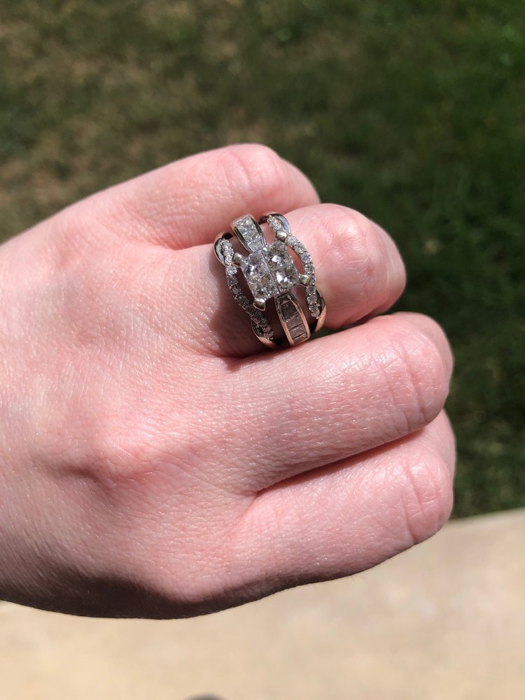 MOODY’S JEWELRY Updated September 2024 2013 W Kenosha St, Broken