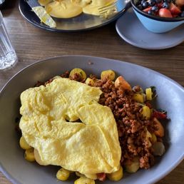 Sweet potato bowl, Cado Benny. Fruit side. Sweet potato bowl, Cado Benny. Fruit side.