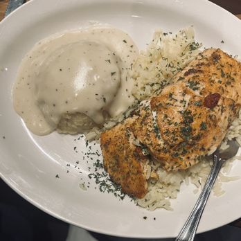 Cheddar's Scratch Kitchen - American Near Me - Overland Park, Kansas