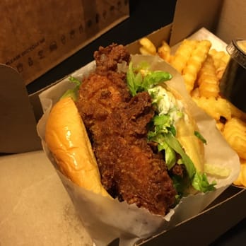 Shake Shack Dumbo - Burgers Near Me - Brooklyn, New York