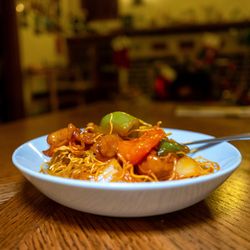 Tomato beef crispy noodles $13
