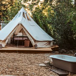 Handsfull Farm - Glamorous Camping = Glamping