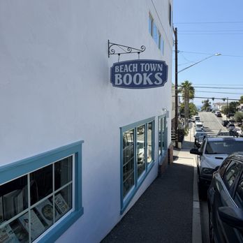 Beach Town Books - the entrance - Used Bookstore Near Me - San Clemente, California Beach Town Books - the entrance - Used Bookstore Near Me - San Clemente, California