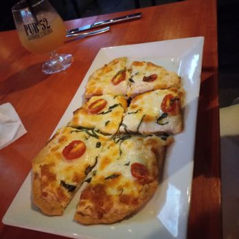 Pub52 Gastropub & Kitchen - Margherita Flatbread - Gastropubs Near Me - South Miami, Florida Pub52 Gastropub & Kitchen - Margherita Flatbread - Gastropubs Near Me - South Miami, Florida