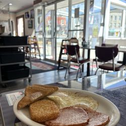 Victor's 50's Diner - Two eggs with canadian bacon