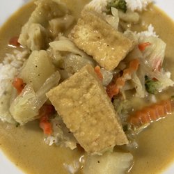 Thai Chili - Vegetarian (vegan) Yellow Curry with tofu