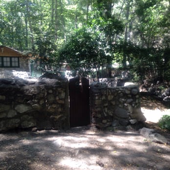 Chantry Flat Recreation Area - Little cottages that you can see along the way to the waterfall. - Parks Near Me - Sierra Madre, California