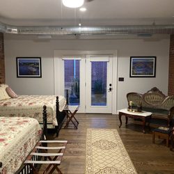 Belle Louise Historic Guest House - The Centuries Room with private garden and bath