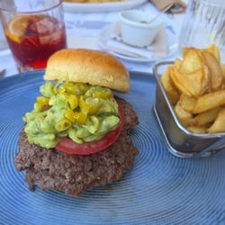 78 Sabores y Copas - Smash Burger Mexicana mit Pommes Frites