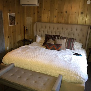 Grand Pine Cabins - King Bed room with Fireplace - Hotels Near Me - Wrightwood, California