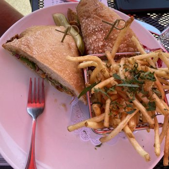 Wence's - Fried chicken sandwich - New American Near Me - Pleasant Hill, California