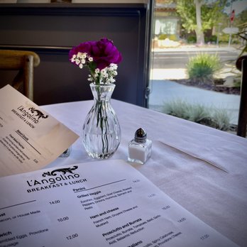 Leo's Cafe - Fresh flowers - Breakfast & Brunch Near Me - Solvang, California Leo's Cafe - Fresh flowers - Breakfast & Brunch Near Me - Solvang, California