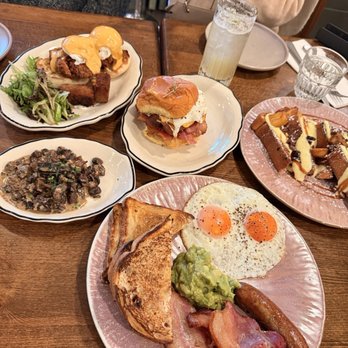 Lorette Brasserie - Breakfast & Brunch Near Me - Whistler, British Columbia