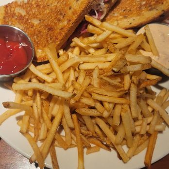 Charleston's - Ruben Min - American Near Me - Indianapolis, Indiana